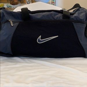 nike travel bolsa with wheels